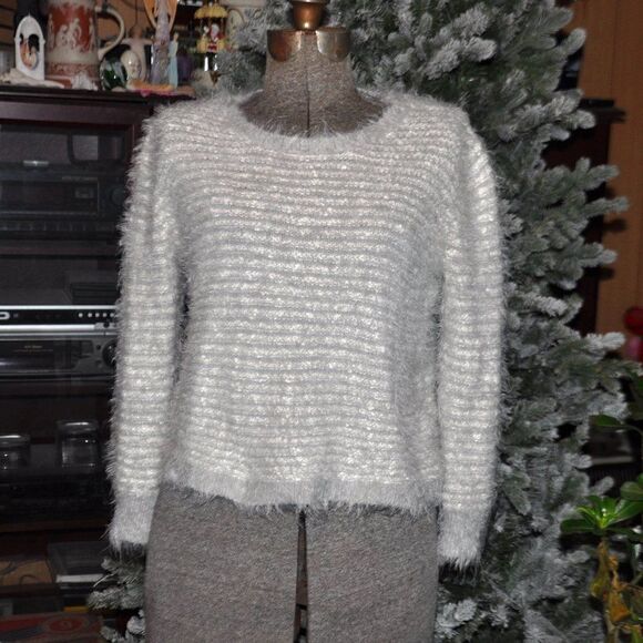 Please look at other items in my closet - Picture 2 of 5